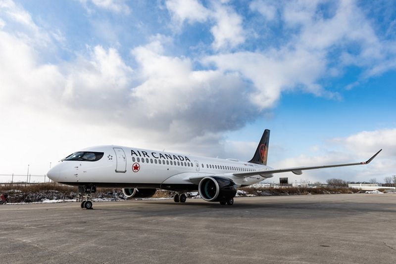 A220-AirCanada-Taxiing