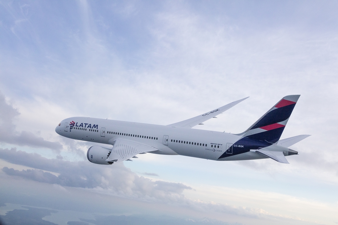 LATAM Boeing 787-9 Dreamliner