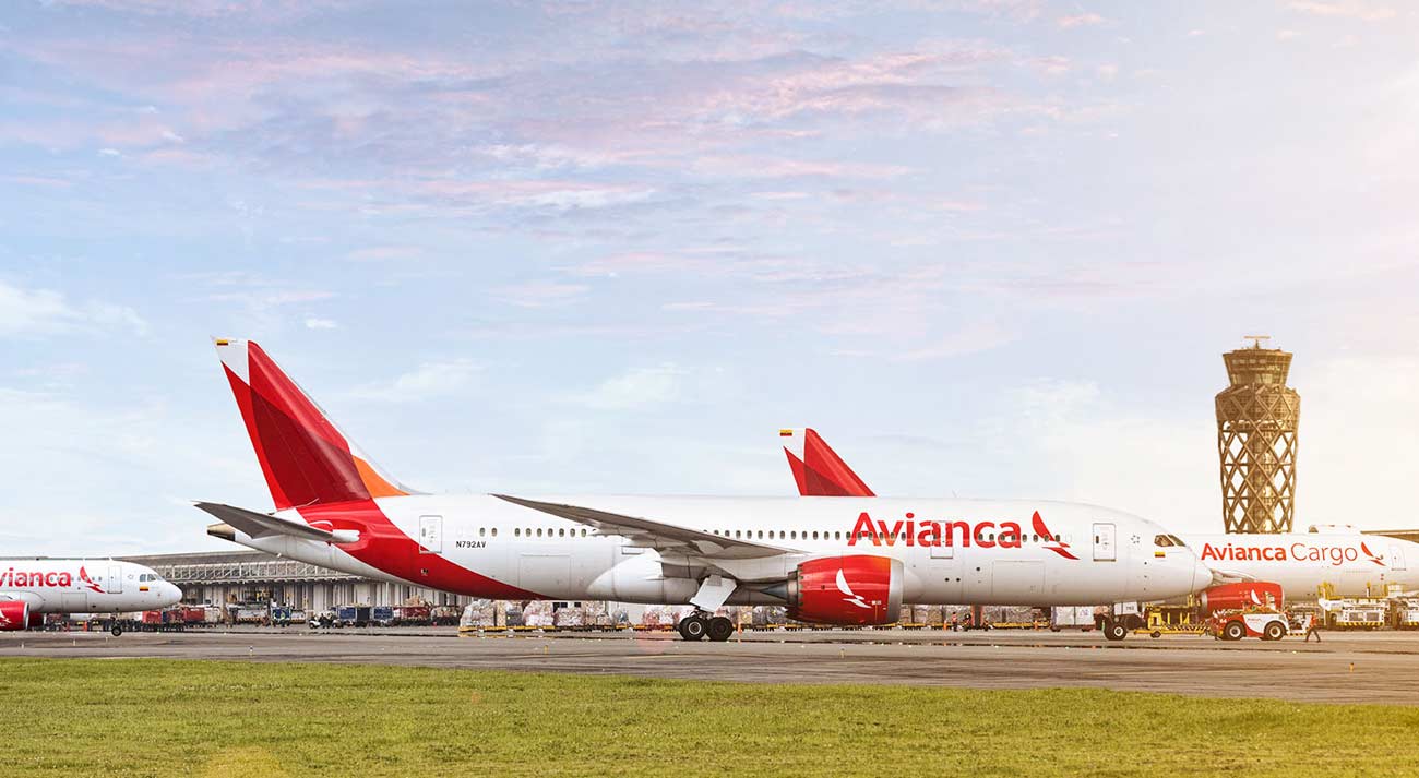 Avianca right-side-view-b787-high
