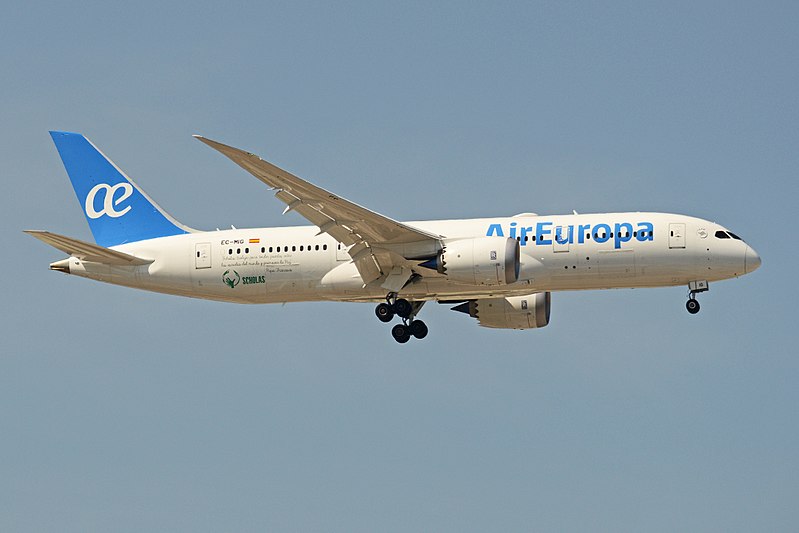Boeing_787-8_‘EC-MIG’_Air_Europa_(27188864746)