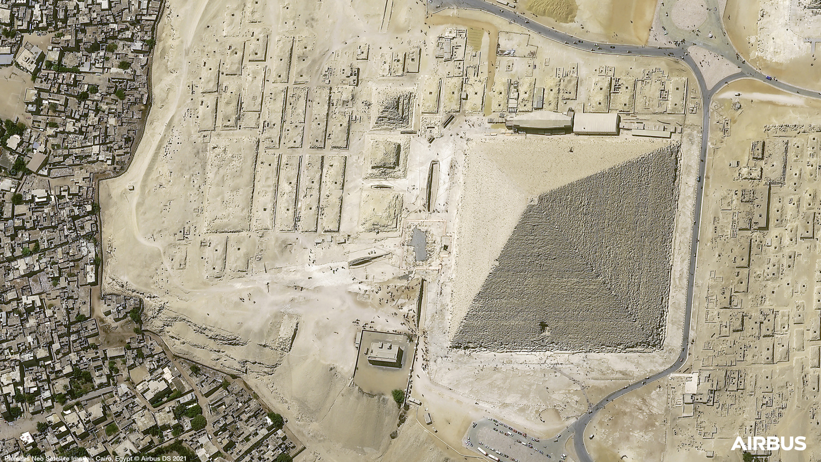Cheops Pyramid Cairo Egypt at 30cm native resolution by Pléiades Neo 3 satellite – Copyright – Airbus DS 2021 – copia
