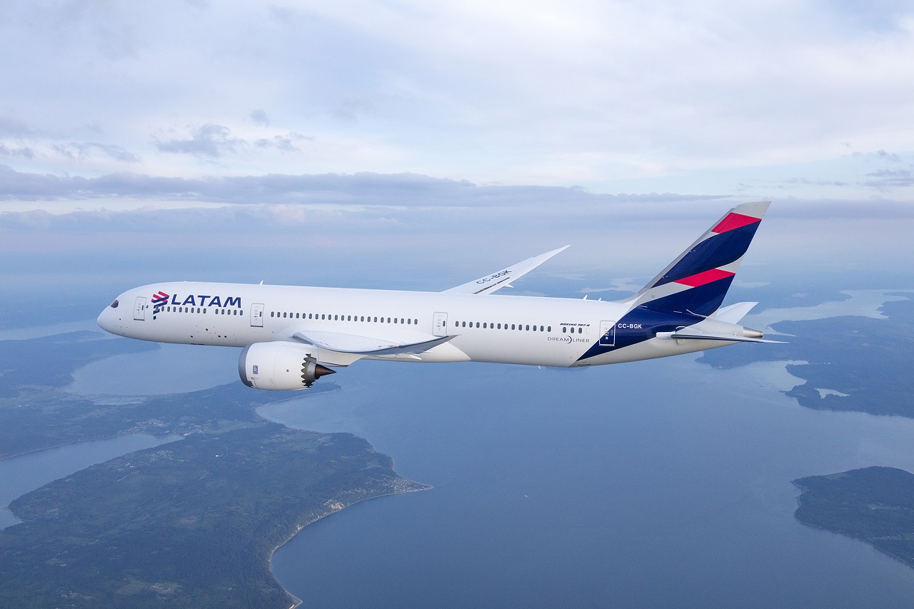 LATAM Boeing 787-9 Dreamliner