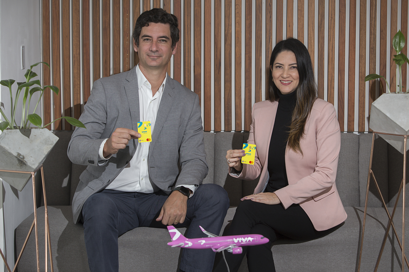 Felix Antelo, presidente Viva y Claudia Ortiz, directora comercial Puntos Colombia-2.jpg (1)