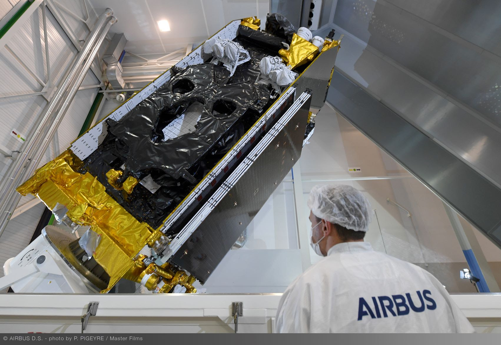Airbus Puesta en contenedor de transporte de Inmarsat-6 F1 2
