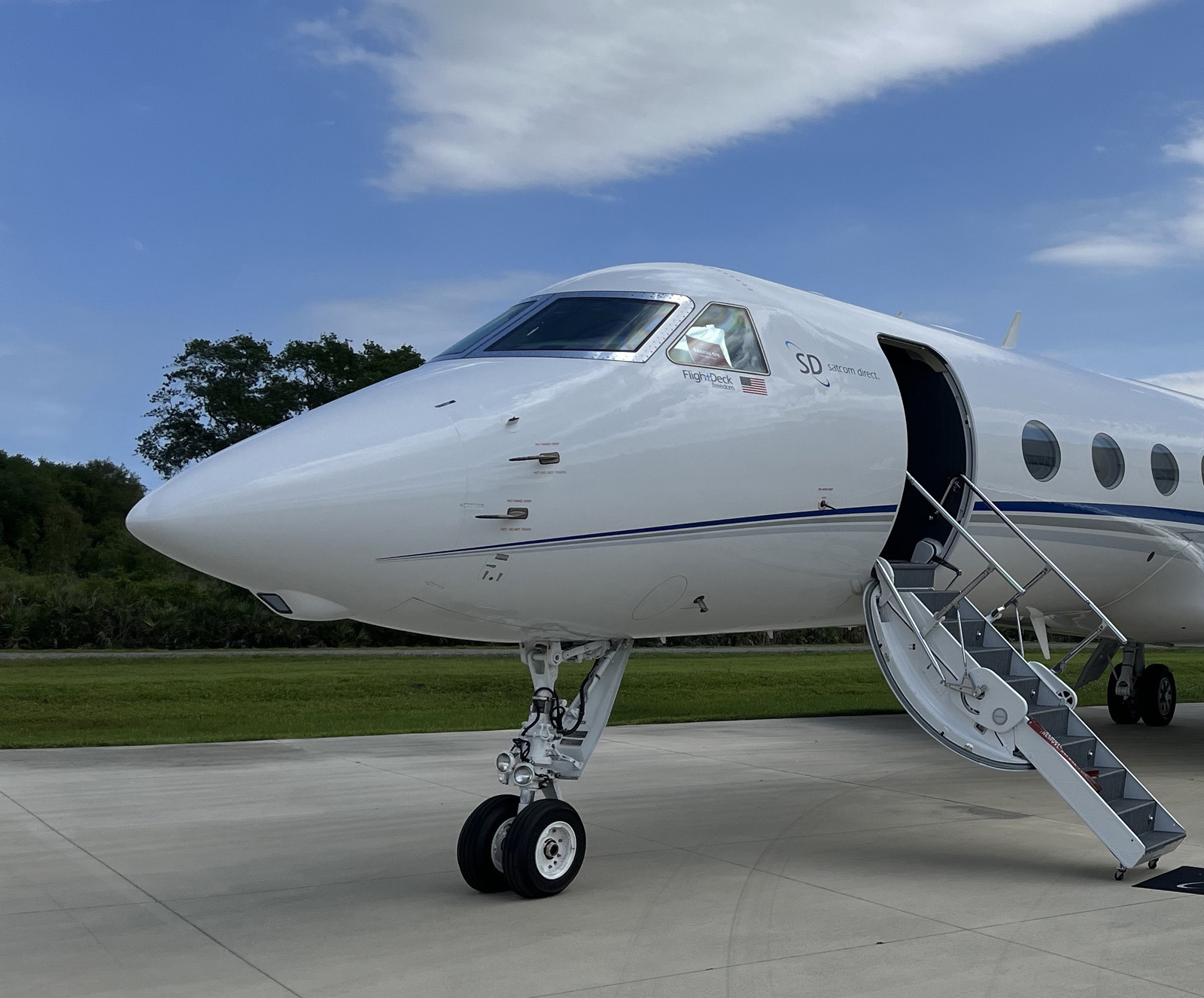 Satcom_Direct_Gulfstream_G550_proudly_optimizes_FlightDeck_Freedom
