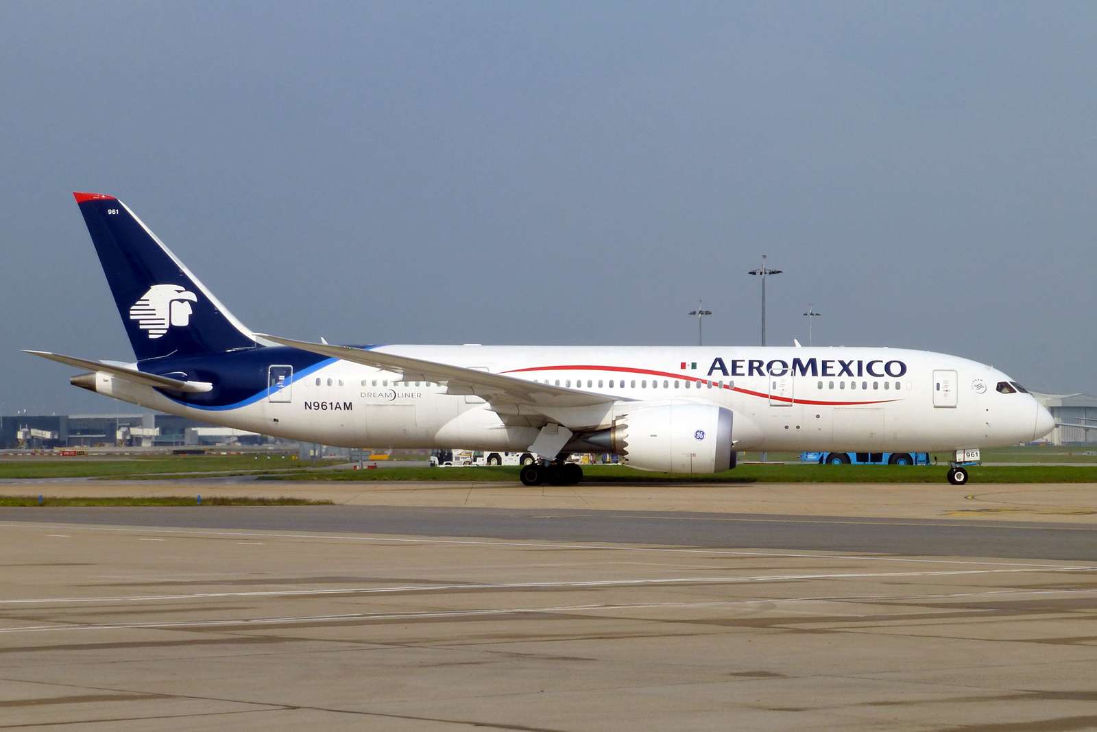 Aeroméxico,_Boeing_787-8_Dreamliner,_N961AM_-_LHR