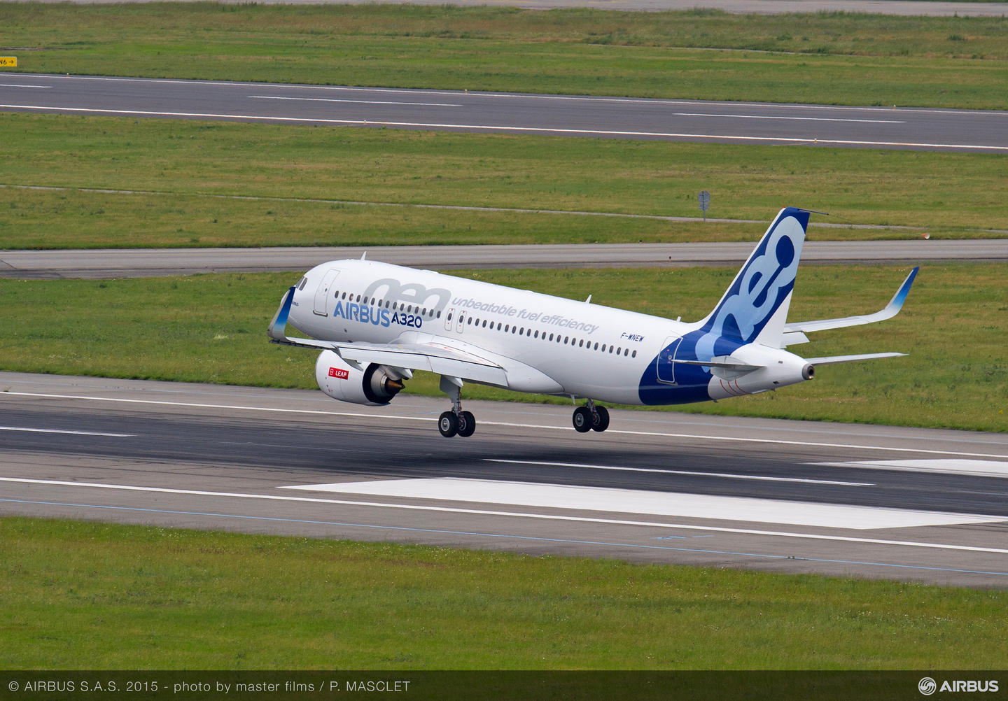 Airbus A320neo landing