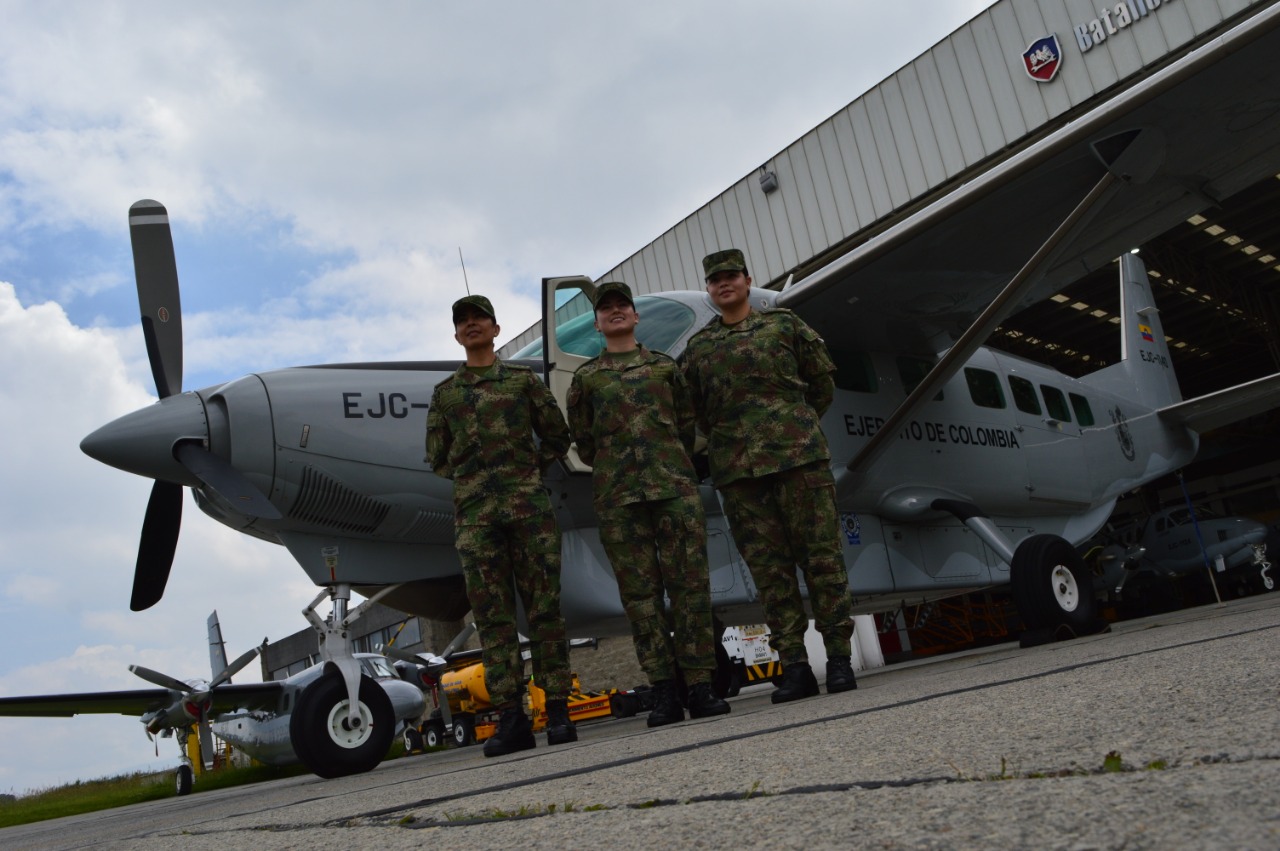 Ejercito Colombia – Primera tripulacion femenina (6)