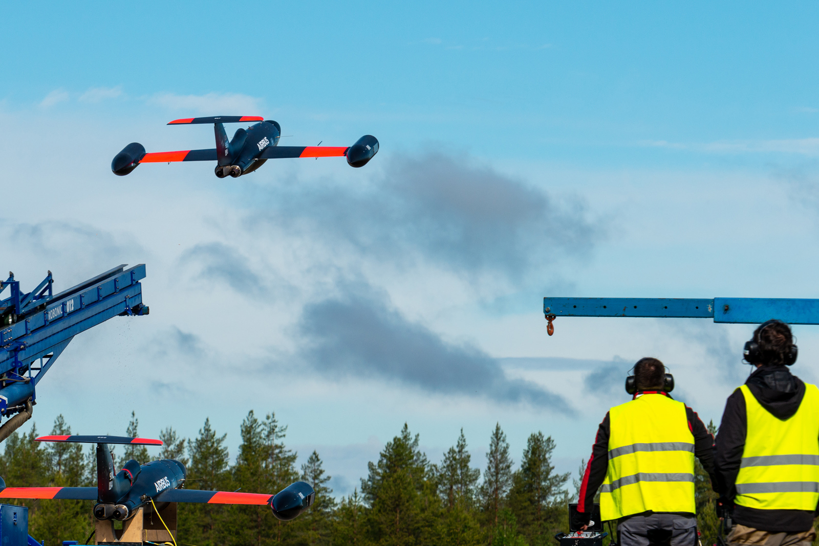 Airbus demostracion vuelo caza helicoptero drone