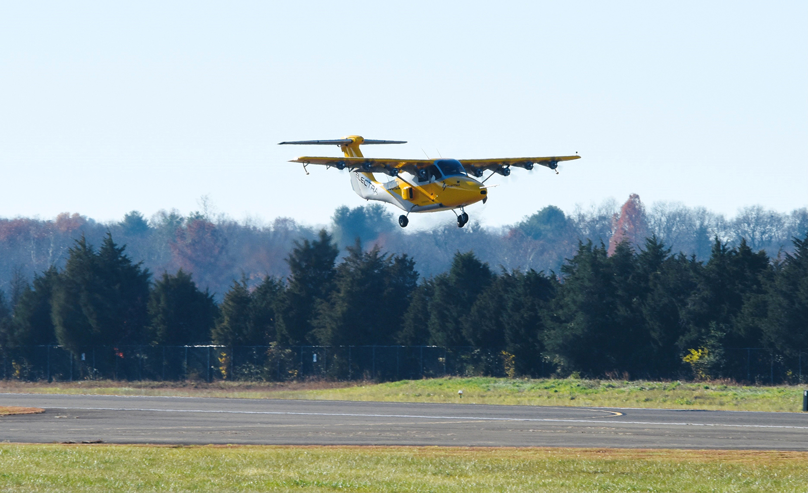 EL20231119_01 Electra EL-2 Goldfinch First Flight Takeoff _John Langford _Electra_hires