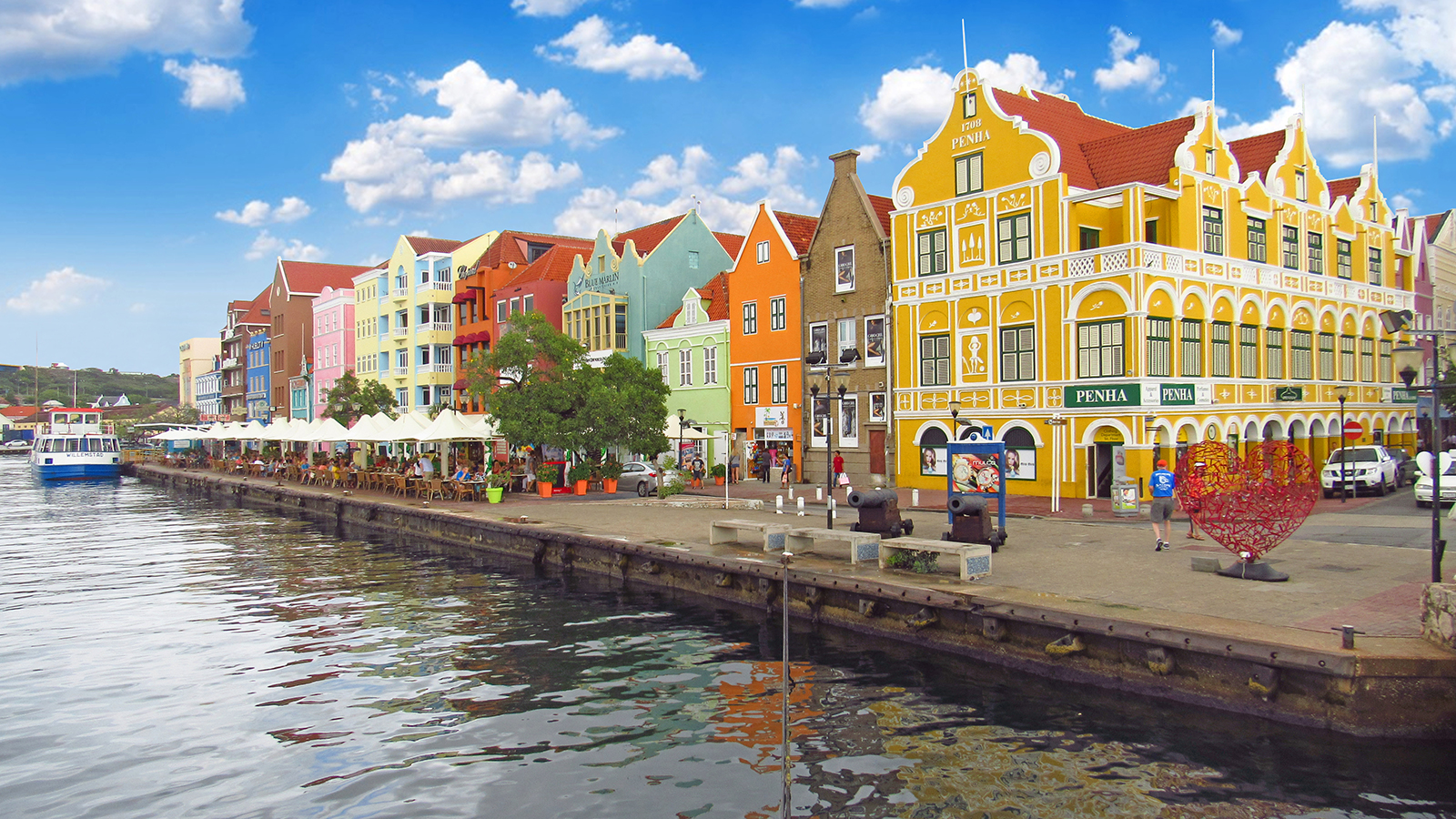 Willemstad,,Curacao,-,March,,2017,:,A,View,From,Queen