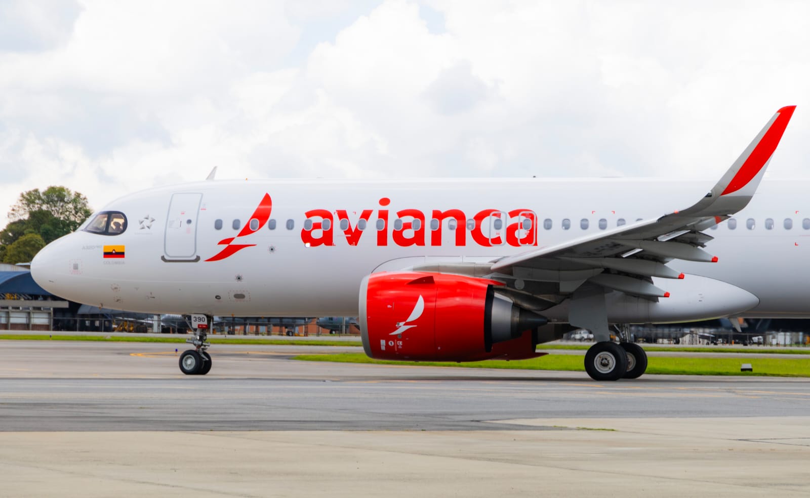 Avianca avion lateral nuevo logo