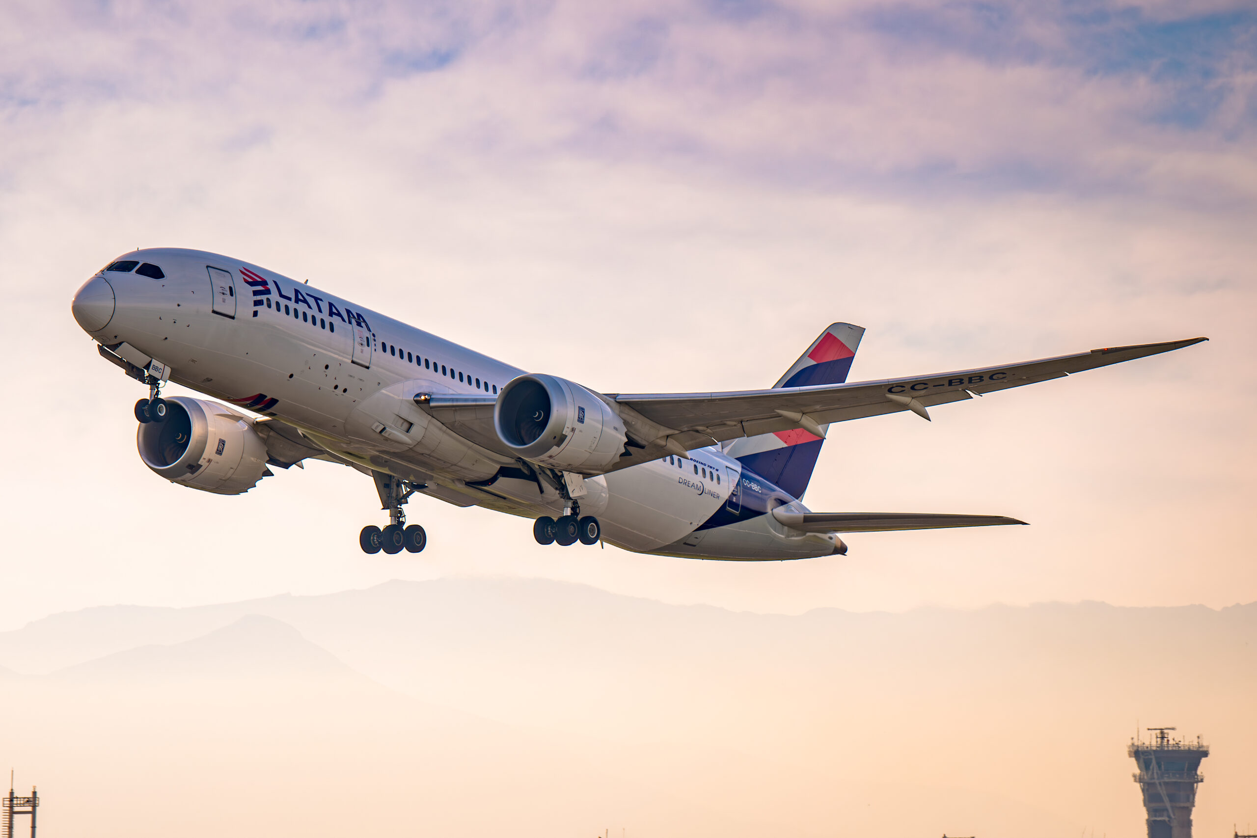 LATAM Airlines – Boeing 787-8 – CC-BBC – SCL – Simón Blai se-scaled