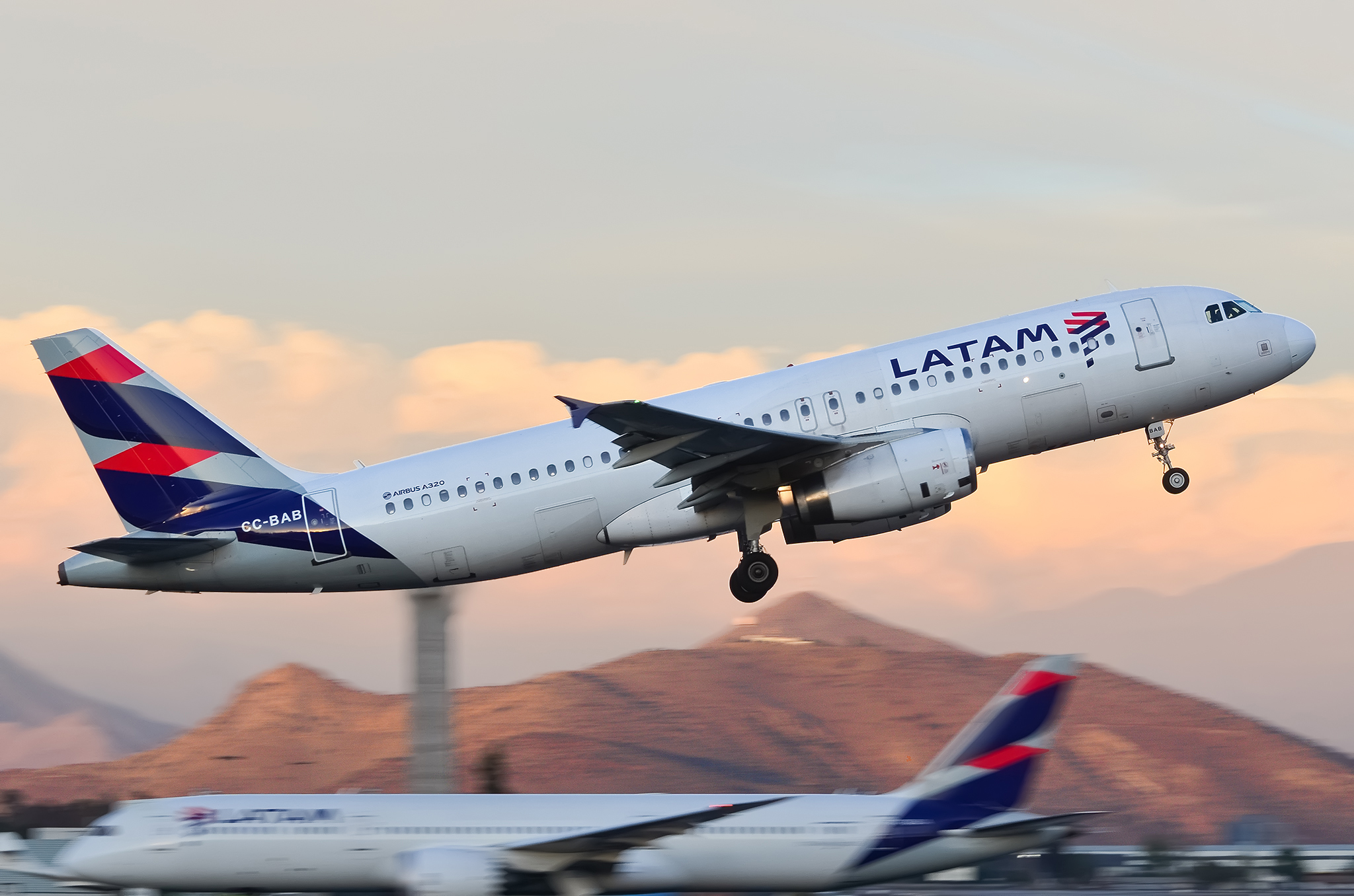 021 – LATAM – Airbus A320 – CC-BAB – SCL – Maurice Becker (1)