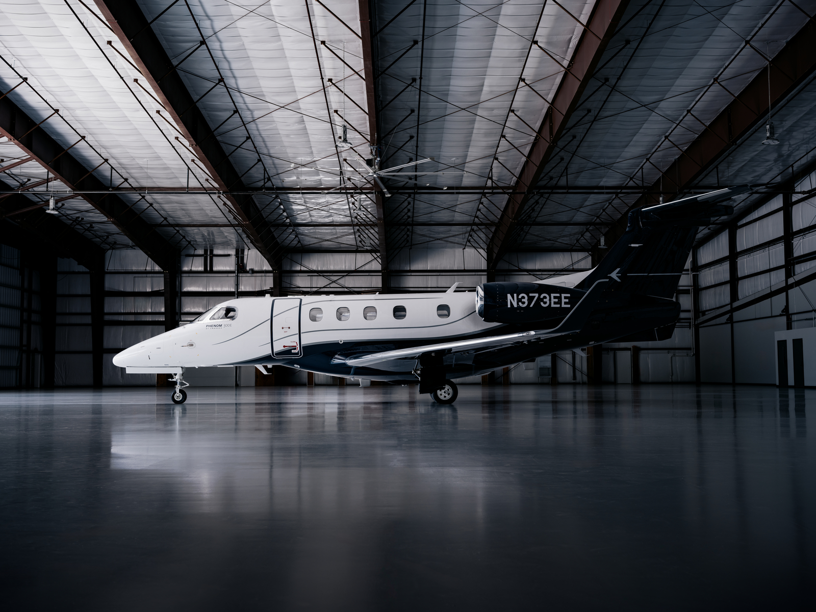Embraer P300E-Hangar-1600×1200