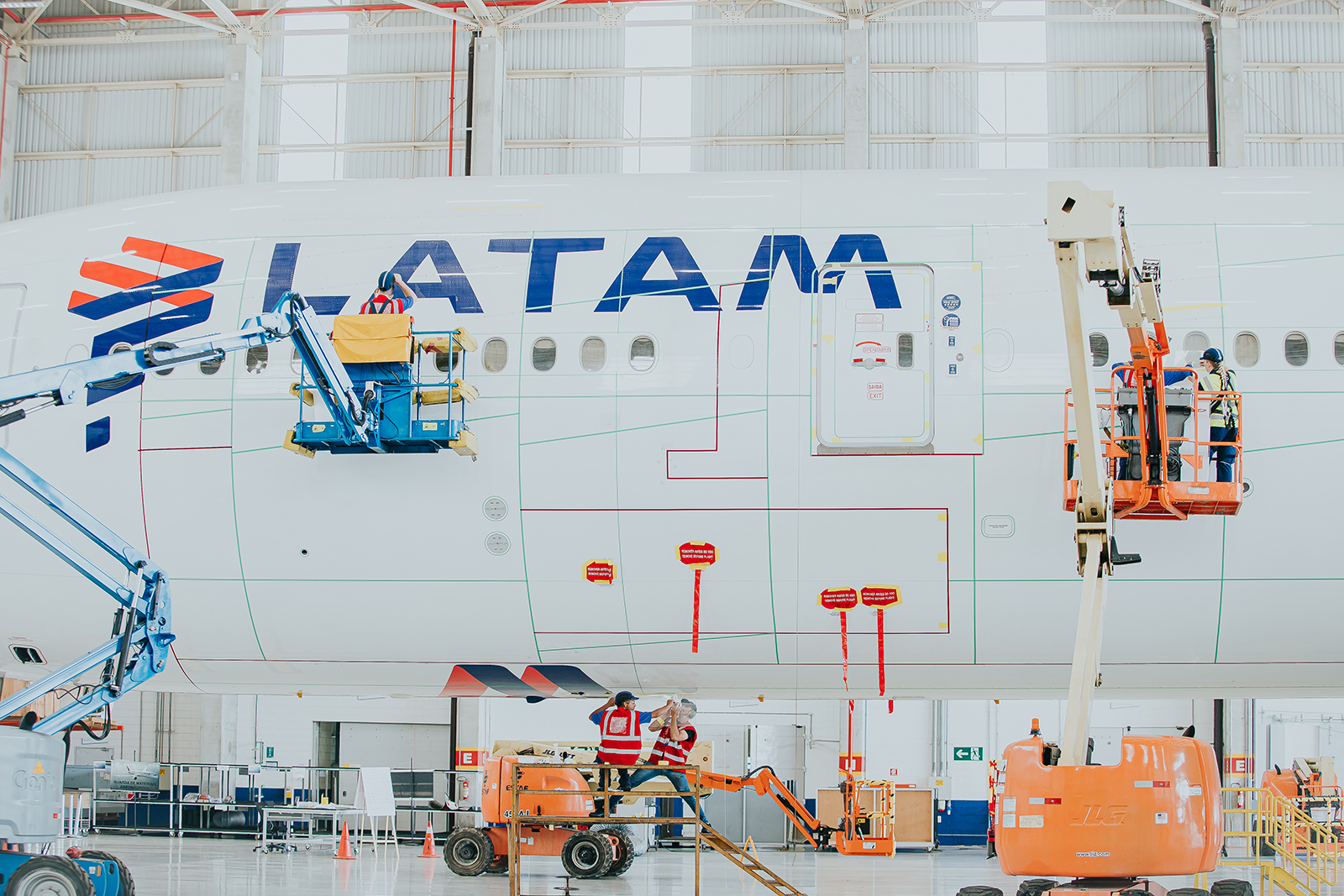 LATAM Airlines – Lufthansa Technik AeroSHARK 4