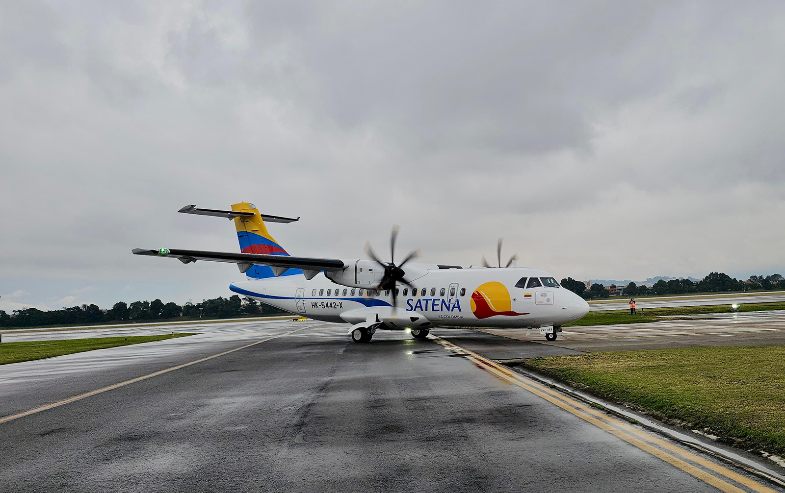 SATENA entrega ATR 42-600 3