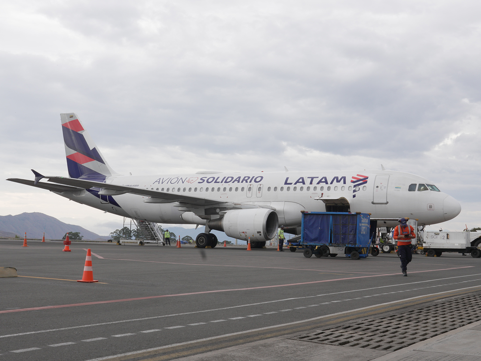 LATAM Colombia Avion Solidario 11-2024