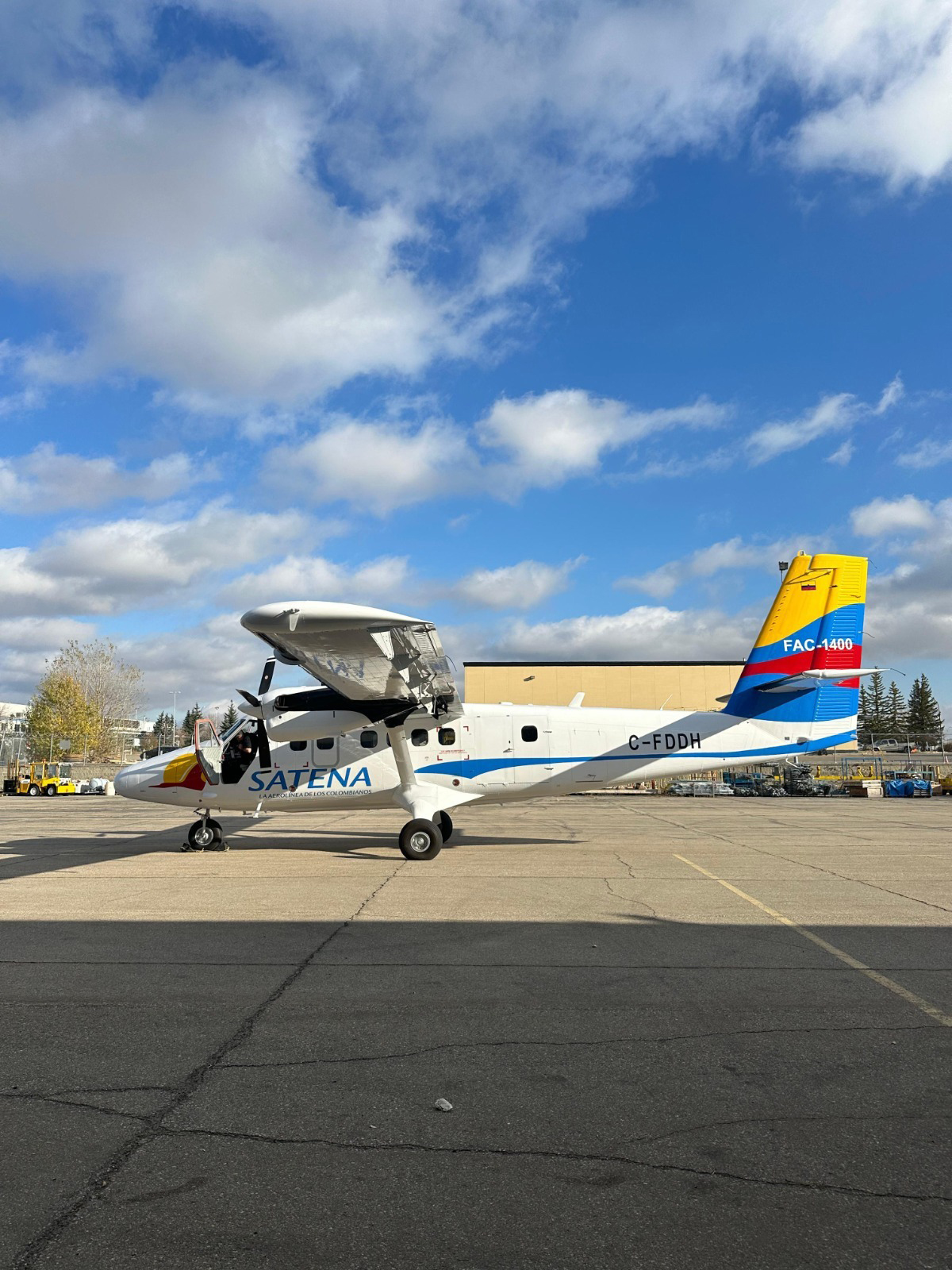 SATENA entrega avion Twin Otter 13