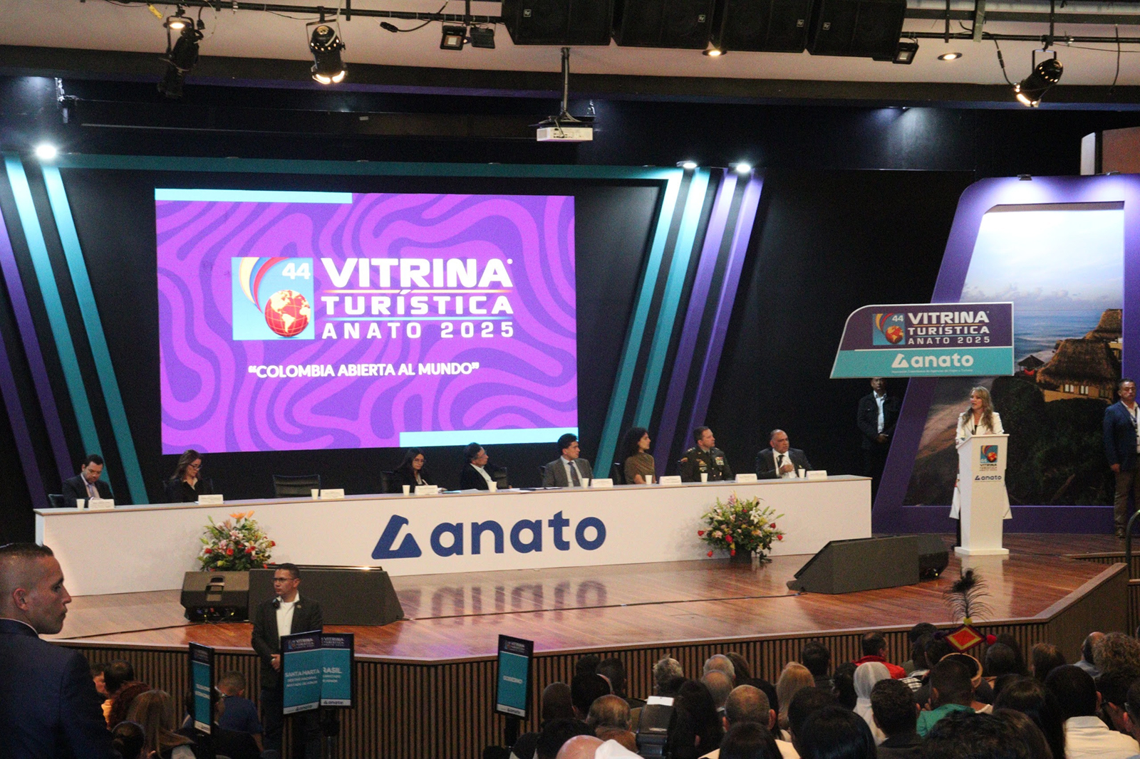 ANATO Vitrina 2025 dia 1