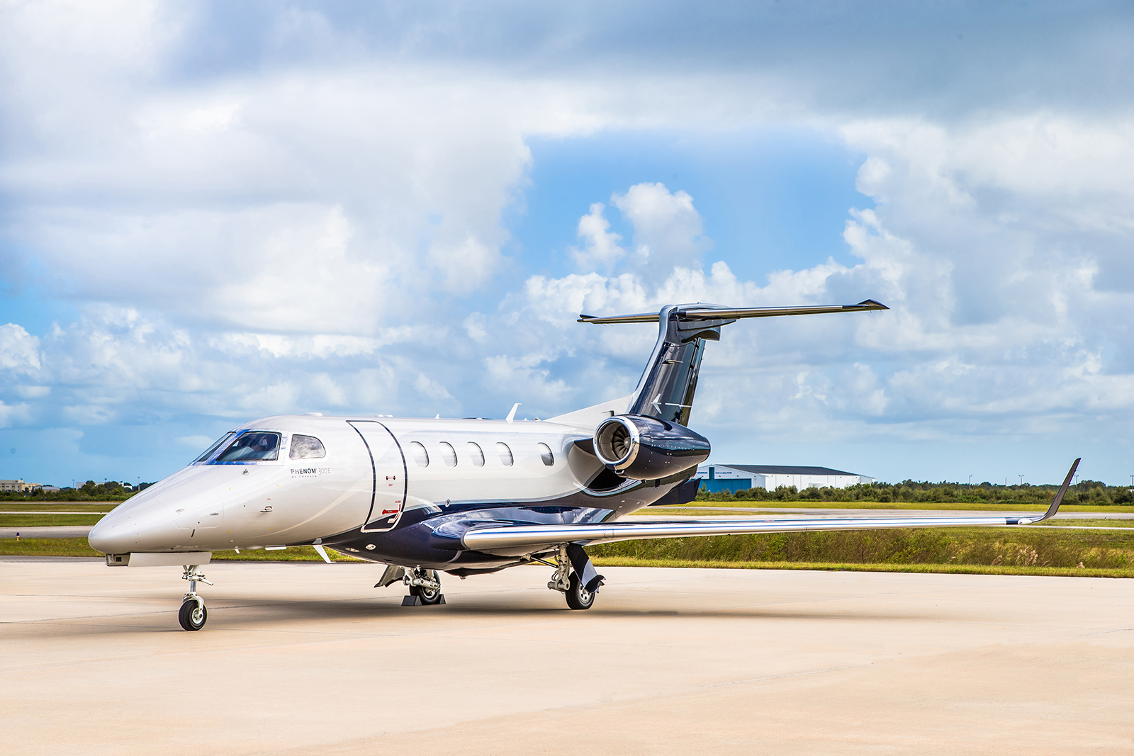 Embraer Phenom 300 EASC Across