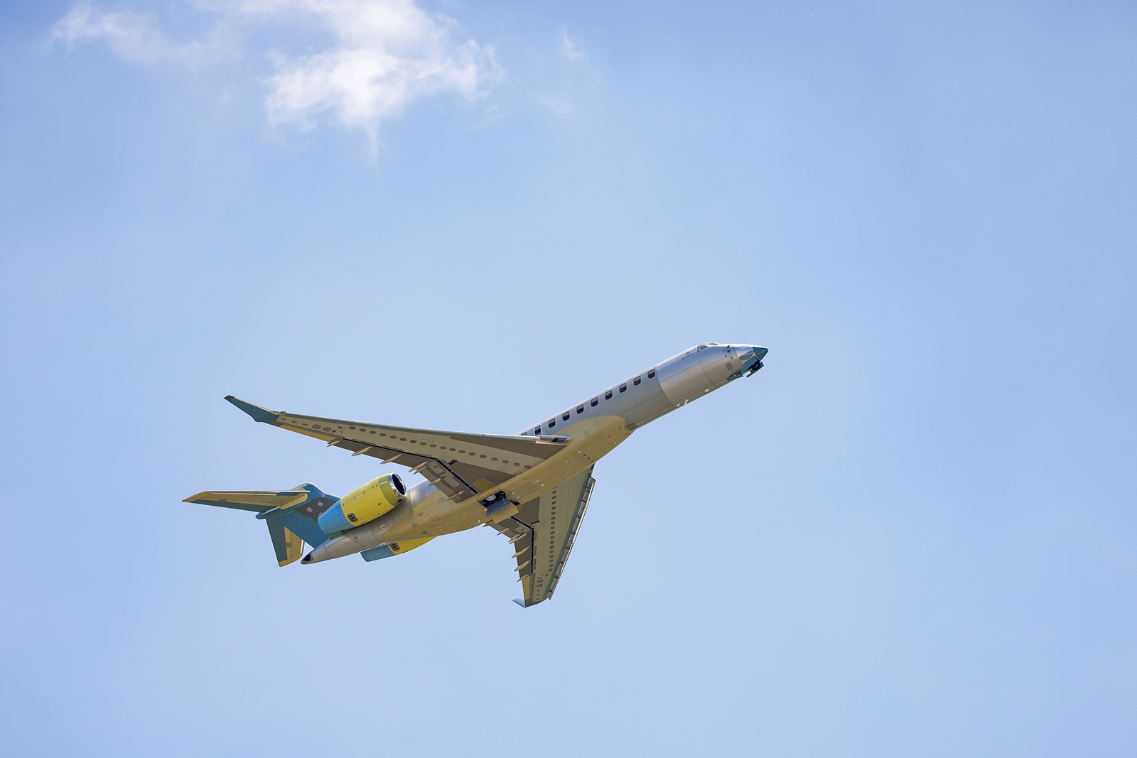 Bombardier Global 8000 vuelo prueba 05-2025