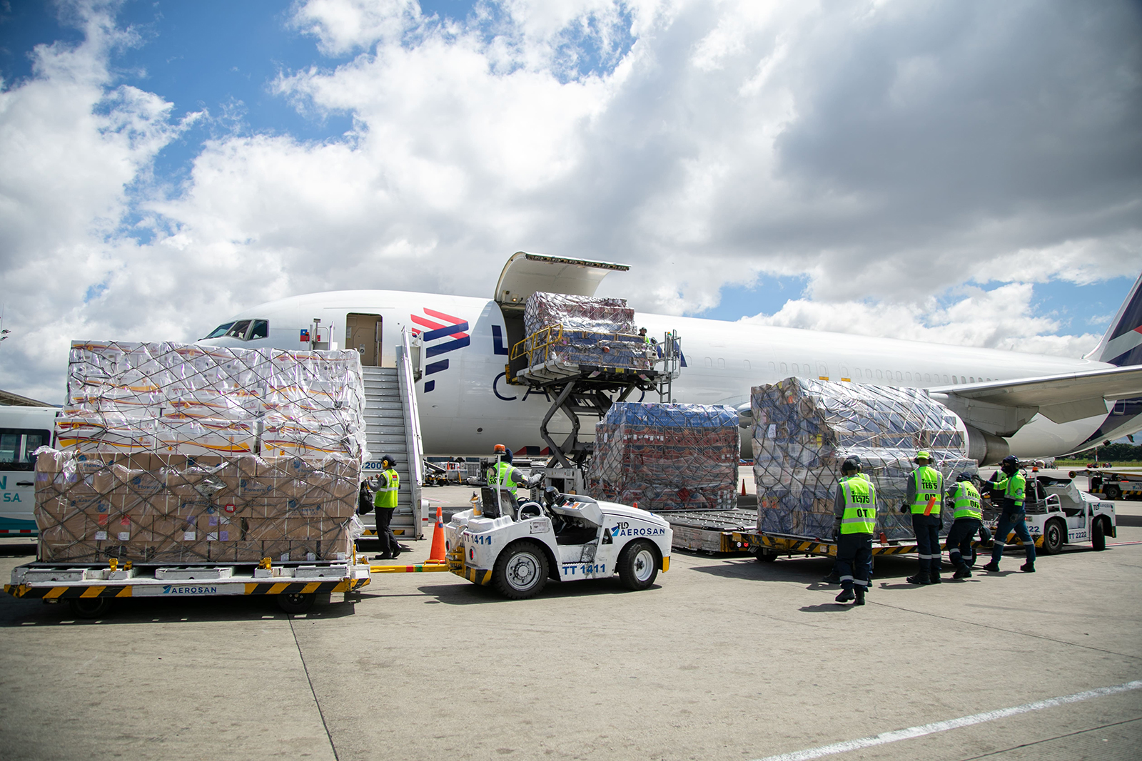 LATAM Airlines transporte flores Dia Madres (1)