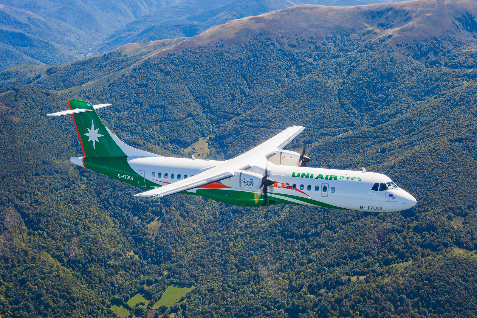 ATR Turboprop aircraft – UNI air – HD