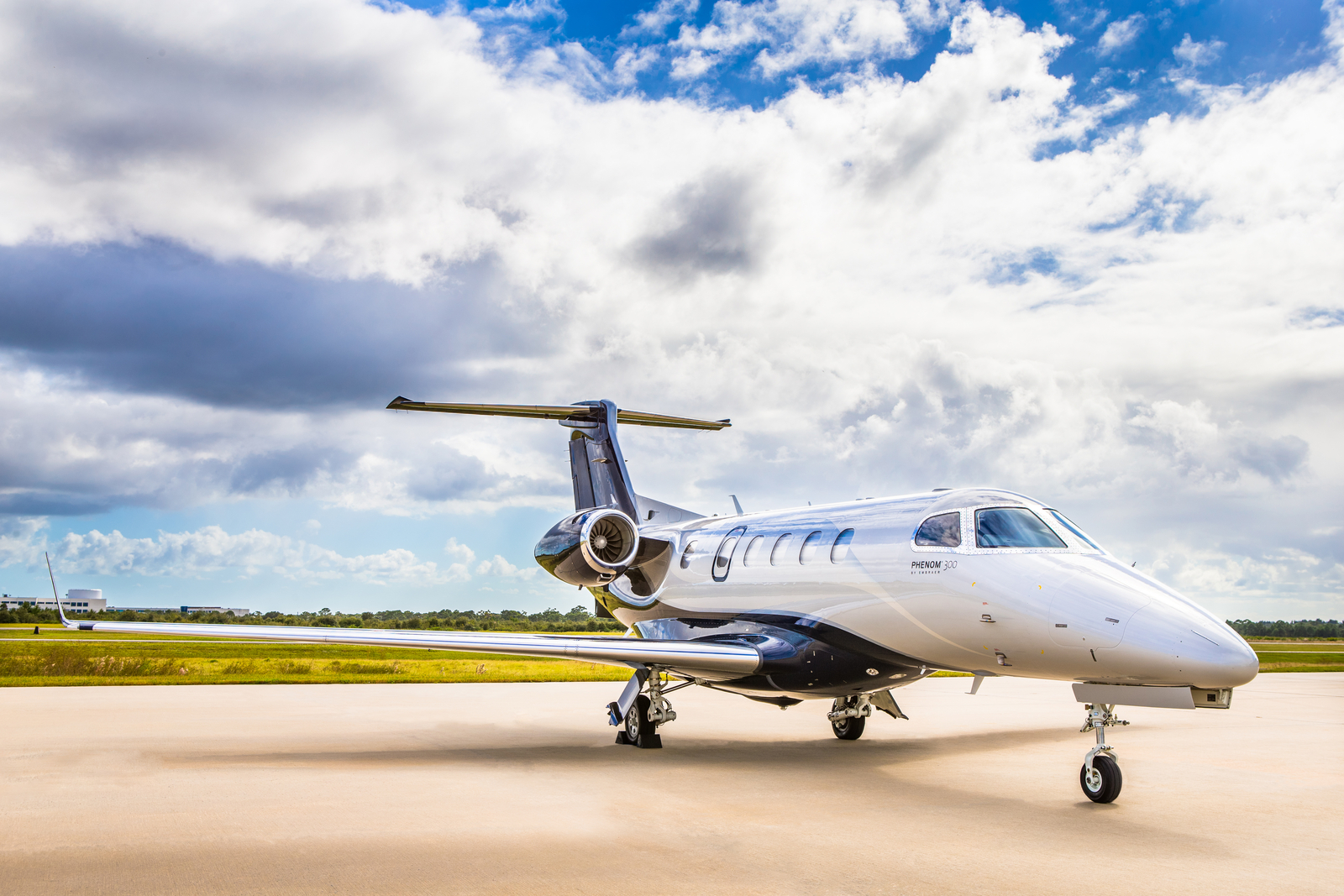 Embraer 01-HDR_phenom_300-1600×1067