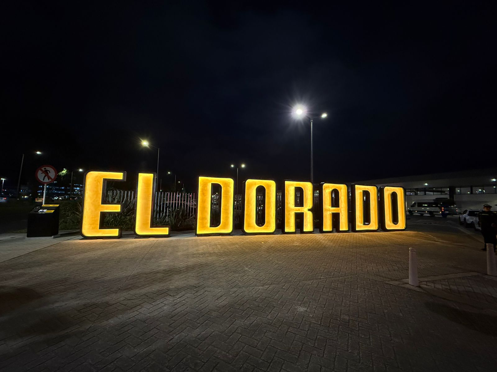 Aeropuerto El Dorado aviso restaurado