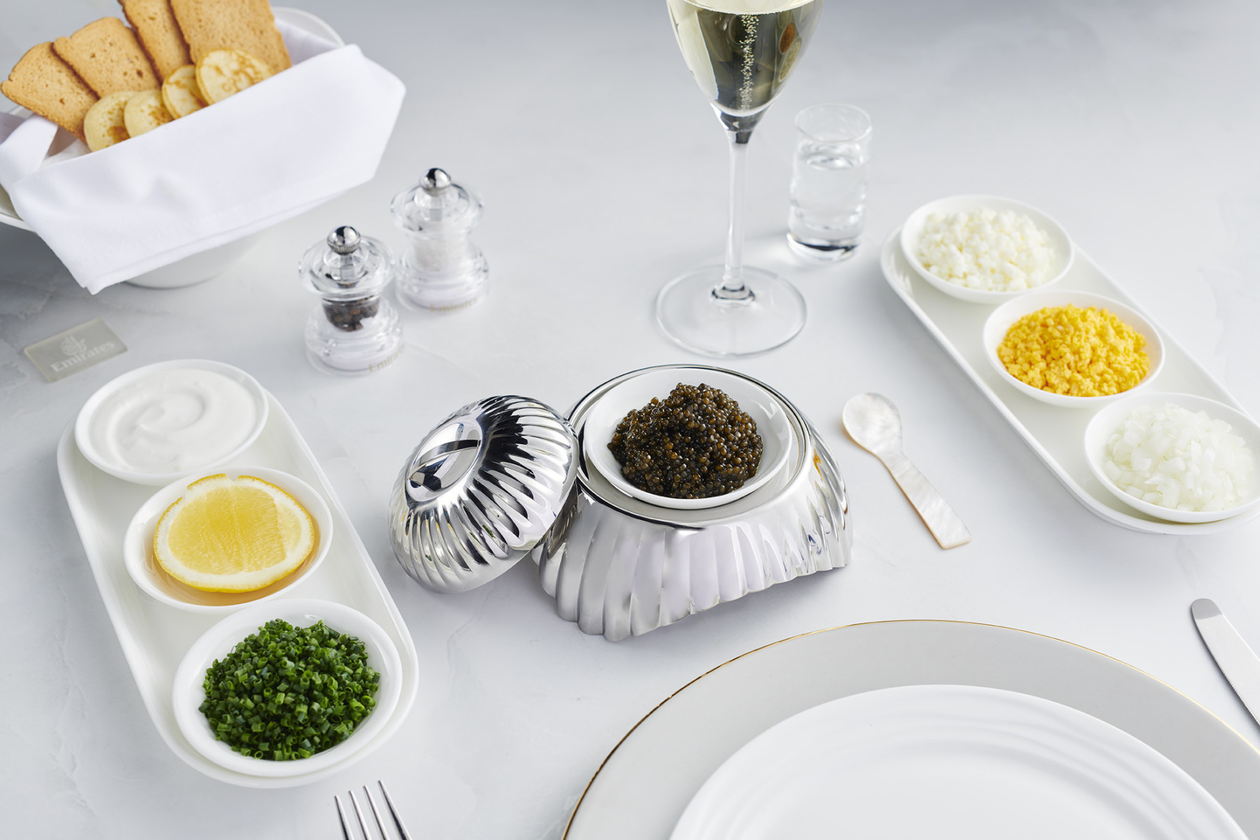 Emirates caviar primera clase