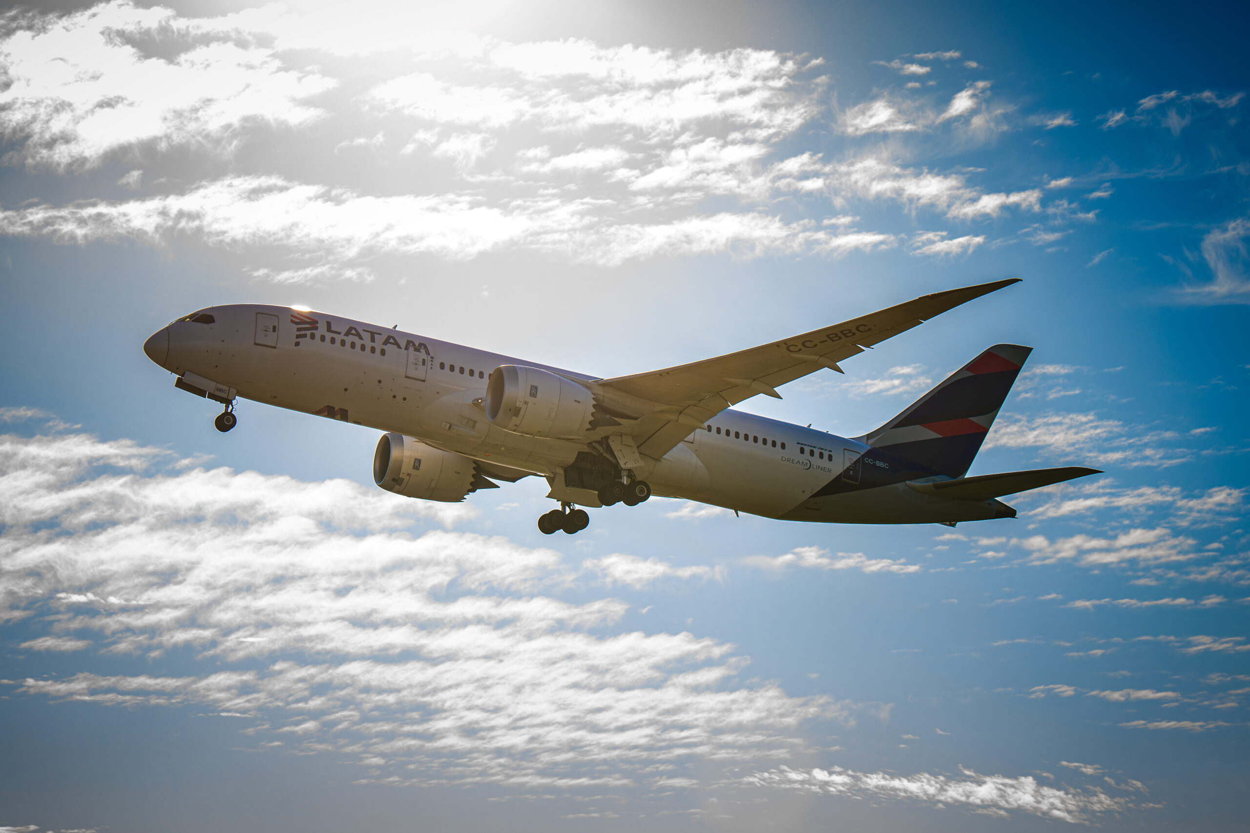 066 – LATAM – Boeing 787-8 – CC-BBC – SCL – Simón Blaise-scaled (1)