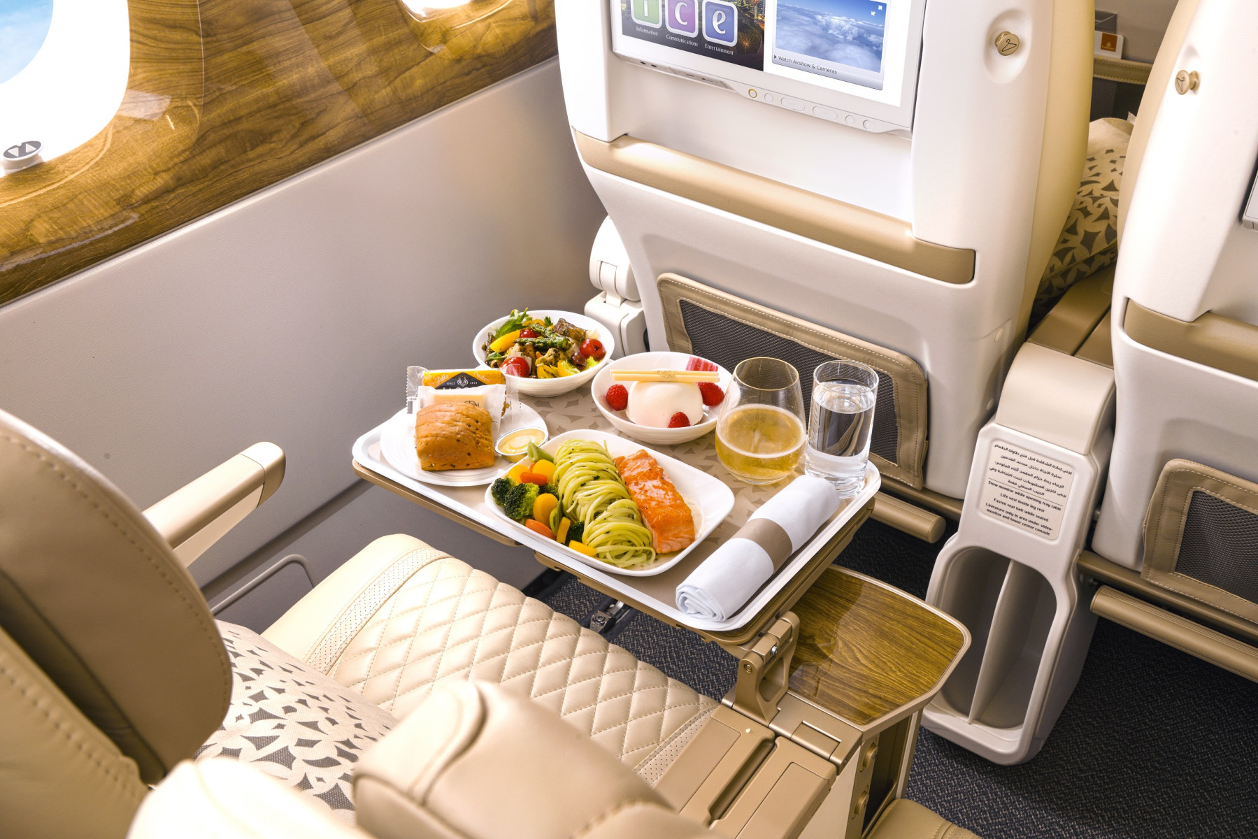 Emirates premium economy comida a bordo Skywards