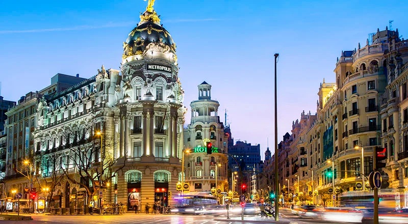 Kayak Madrid Gran Via GettyImages-170131278_Universal_Within usage period_100350