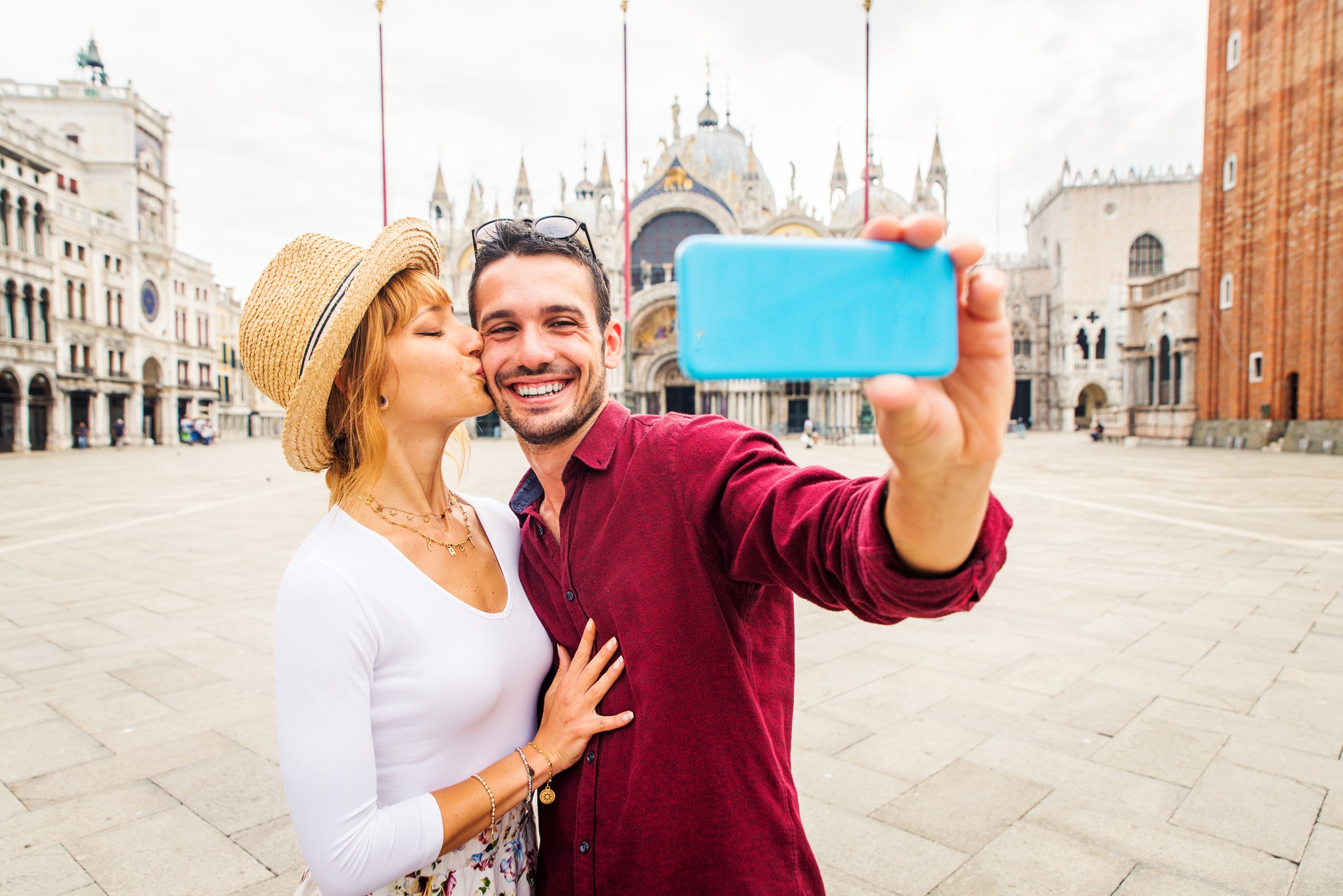 Beatiful,Young,Couple,Having,Fun,While,Visiting,Venice,-,Tourists