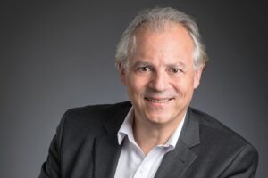 Daher nombra a Michel Denis como su director ejecutivo