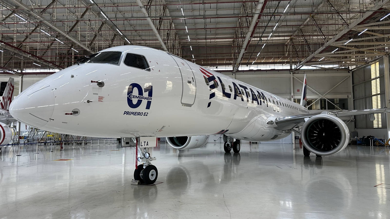 LATAM inicia la incorporacion del Embraer E195-E2 (8)
