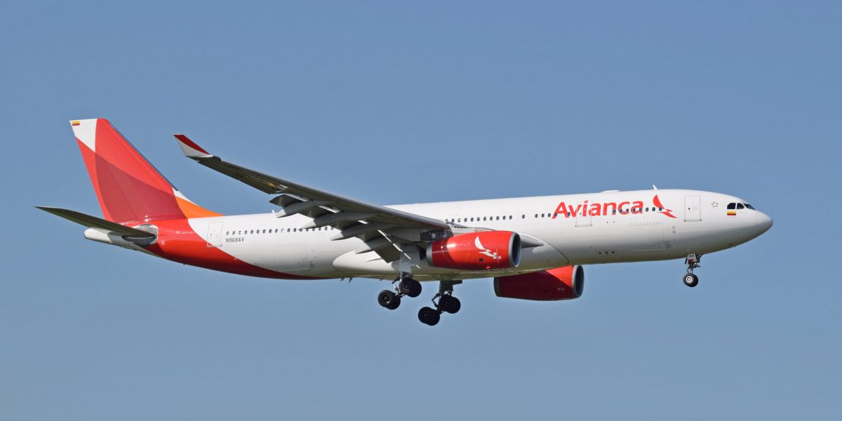 Avianca_A330-200_(N986AV)