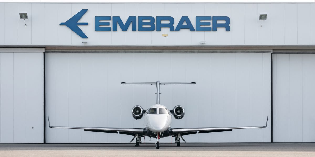 Embraer Phenom 300 357A1627-PS-EDIT-DOOR-2100x1400